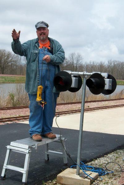 14 (Jenny Vaughn picture) Tennessee working on the crossing signal 4-19-08