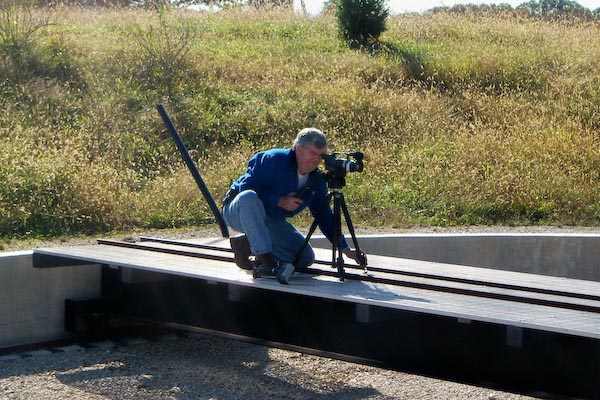044_Dan Busse getting a good angle on the turntable