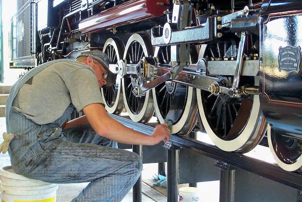 01 - Tony Cusick polishing #801's valve gear and wheels 10-2-08